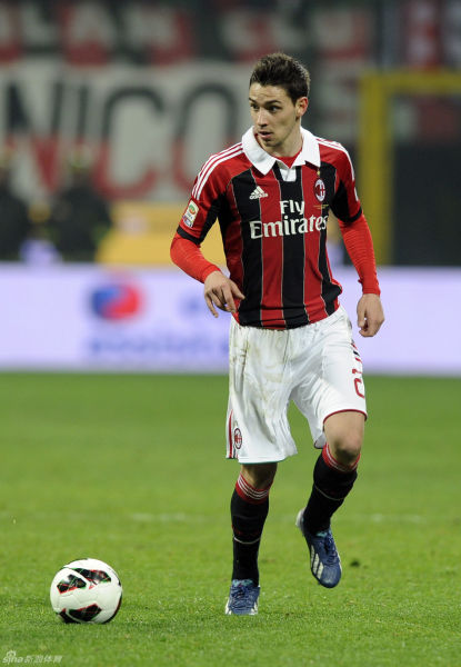 篮球CBA裁判讲评会议强调关键时刻执法标准（CBA裁判讲评会重申关键时刻判罚尺度）