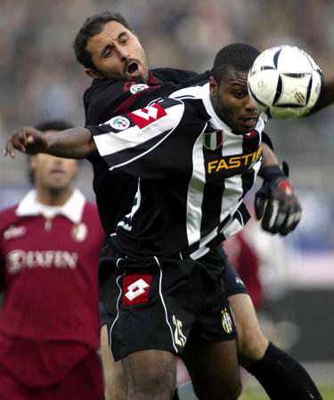 亚泰官方：对刘议阳实施“三停”；此前他被女友控诉出轨、裸聊（长春亚泰官宣对刘议阳执行“三停”，其此前遭女友指控出轨与裸聊）