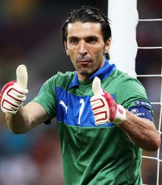 CBA史上最远的三分绝杀，就连深圳男篮队友都满脸震惊（CBA诞生史上最远三分绝杀，深圳队友当场惊呆）