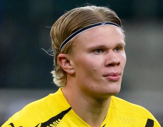 不是点球！英超官方：查洛巴撞倒戈登属护球动作，因此未判点（英超官方：查洛巴与戈登的接触系护球动作，未判点球）